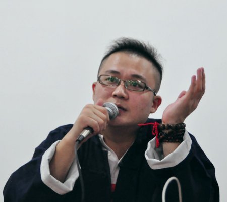 雷政富案爆料记者被质疑背后:反腐还是作秀